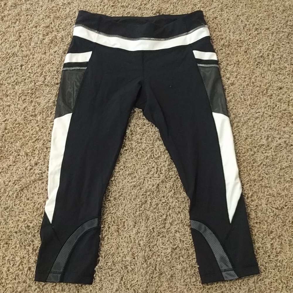 Lululemon Run Inspire Crop II reflective size 8